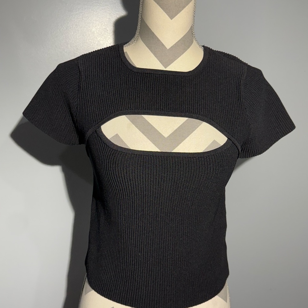 Black Fitted Crop‎ T-Shirt with Cut-Out